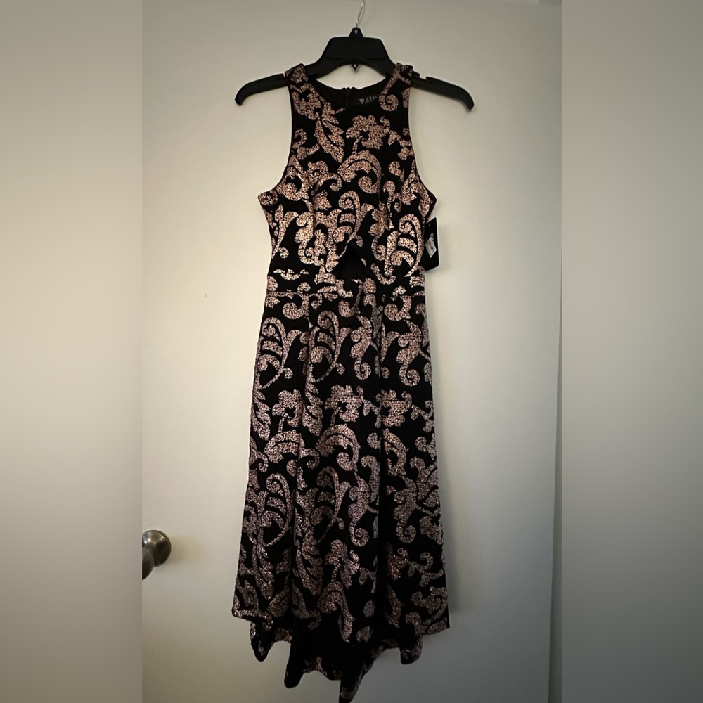 Formal Guess dress with cutout in middle
